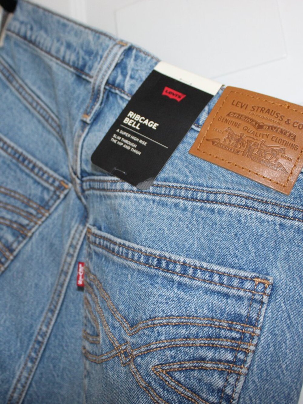 Levis ribcage Bell jeans new with tags size 31 - Picture 6 of 7